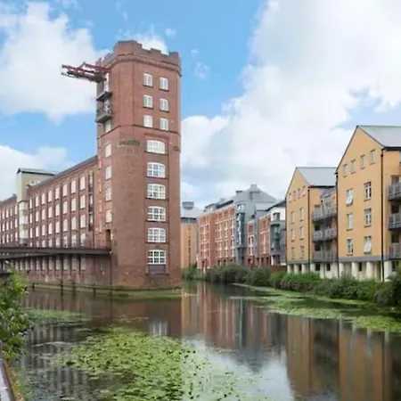 Centre Riverside Apartment *